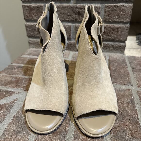 Vince Camuto Fareena Block Heel Open Toe Zip Closure Beige Suede Shoe Womens 11 - Picture 2 of 16